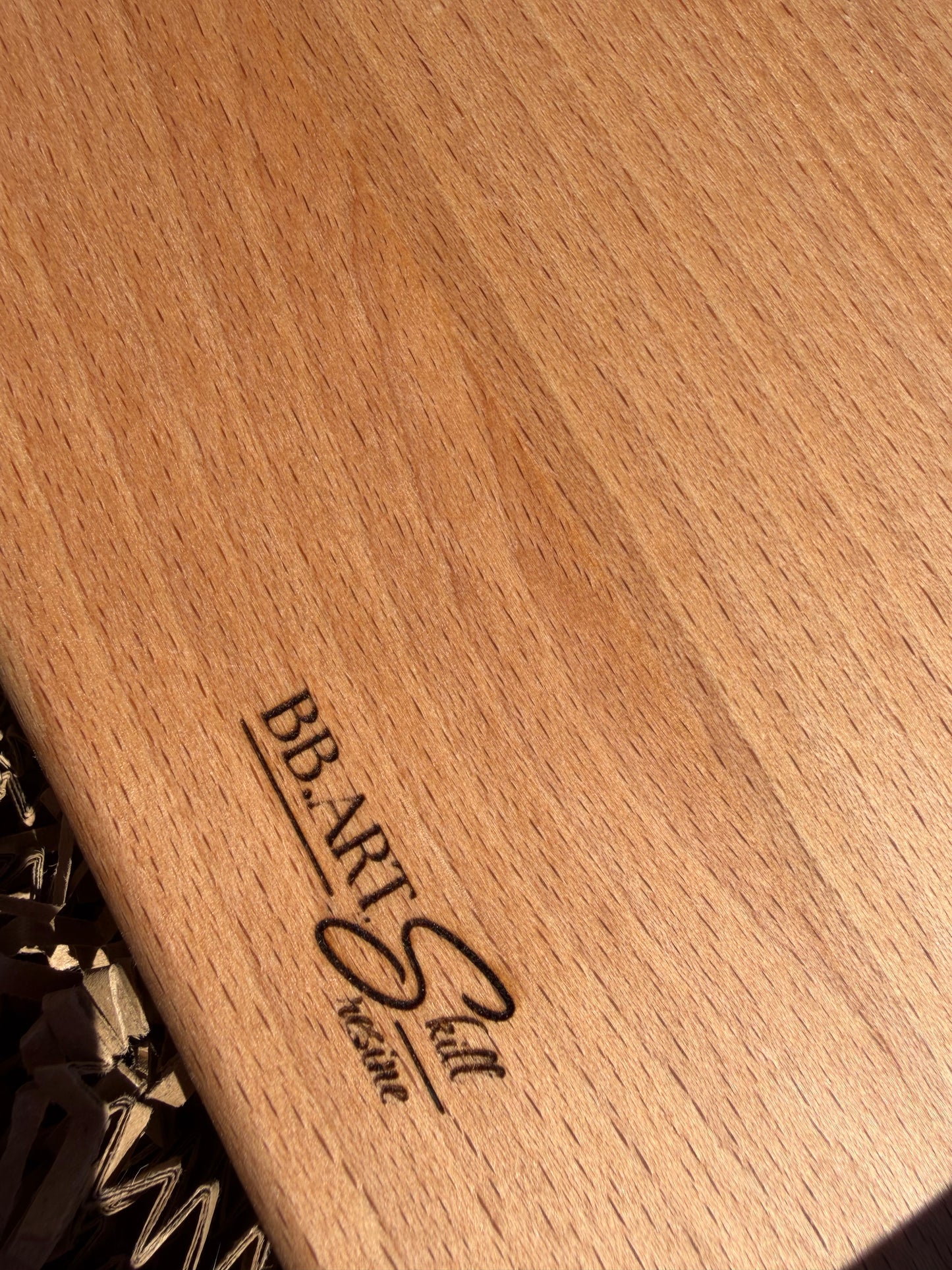 Planche artisanale en bois & résine époxy – Effet vague