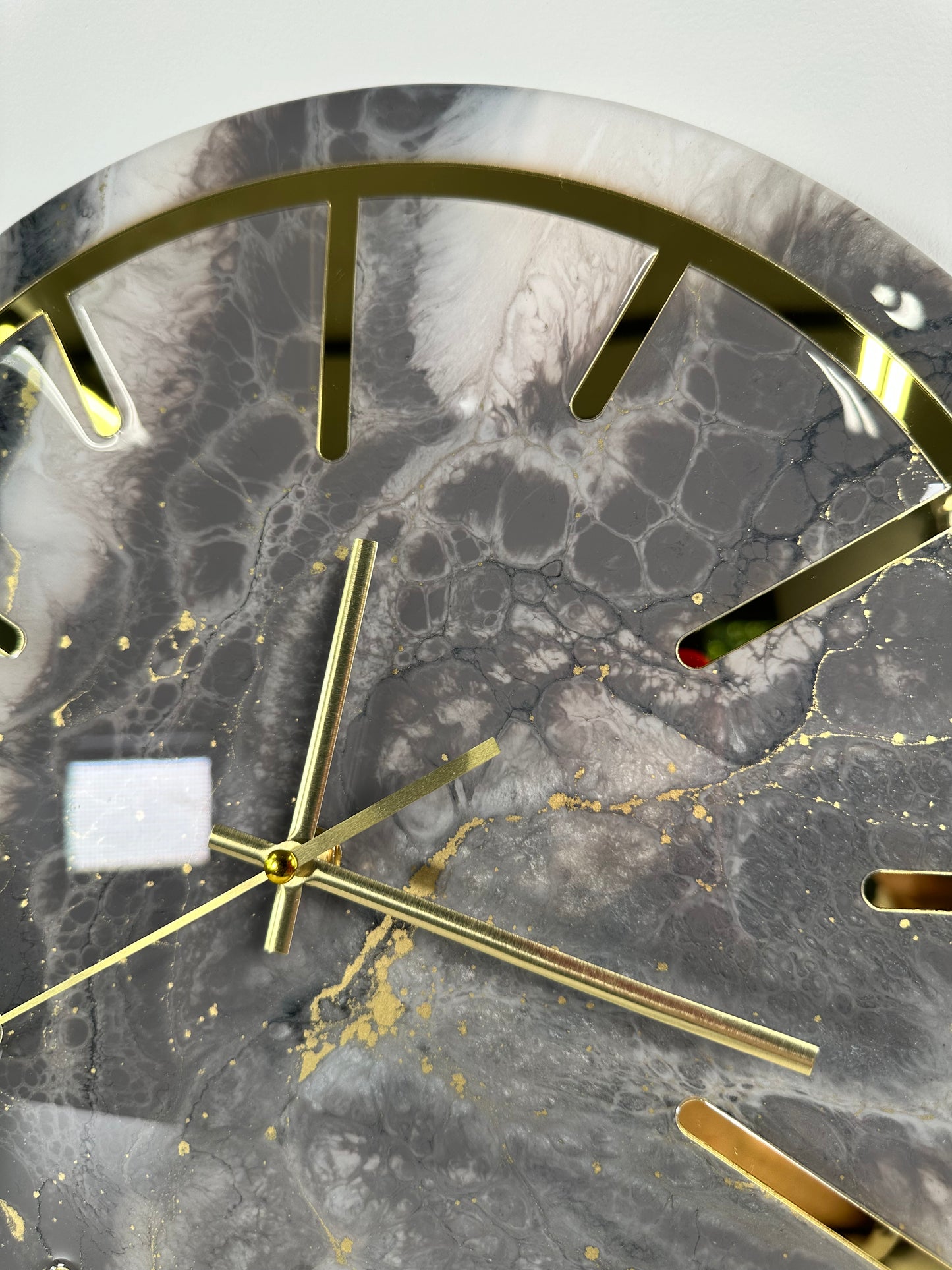 Horloge Murale en Résine Époxy l'effet marbre.