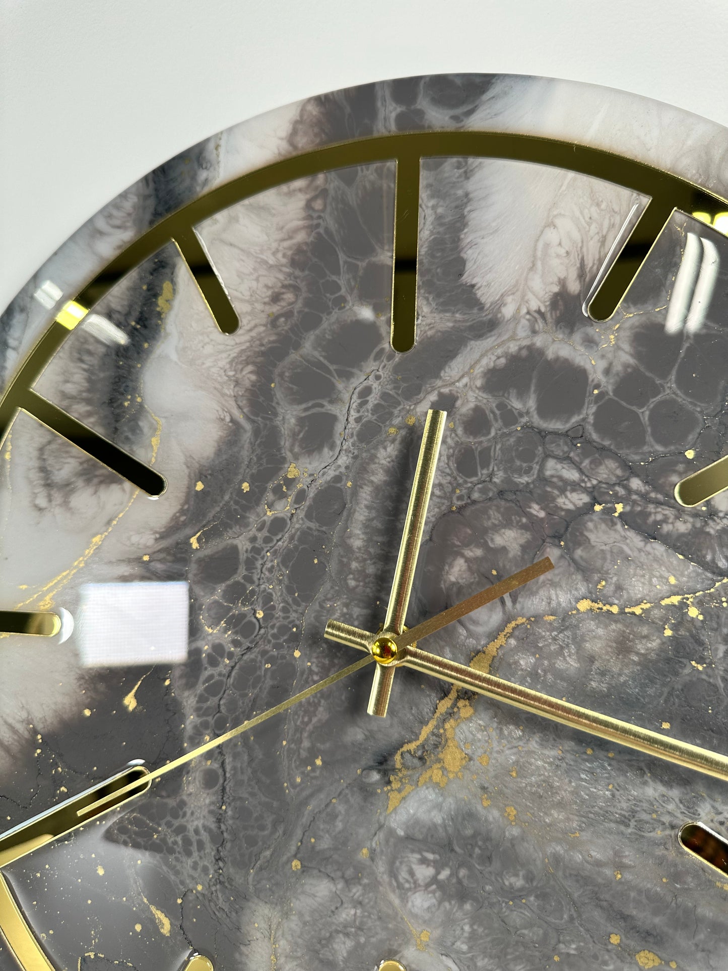 Horloge Murale en Résine Époxy l'effet marbre.